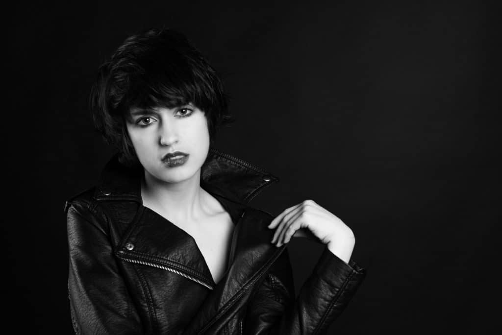 Katherine - Portrait en noir et blanc en studio